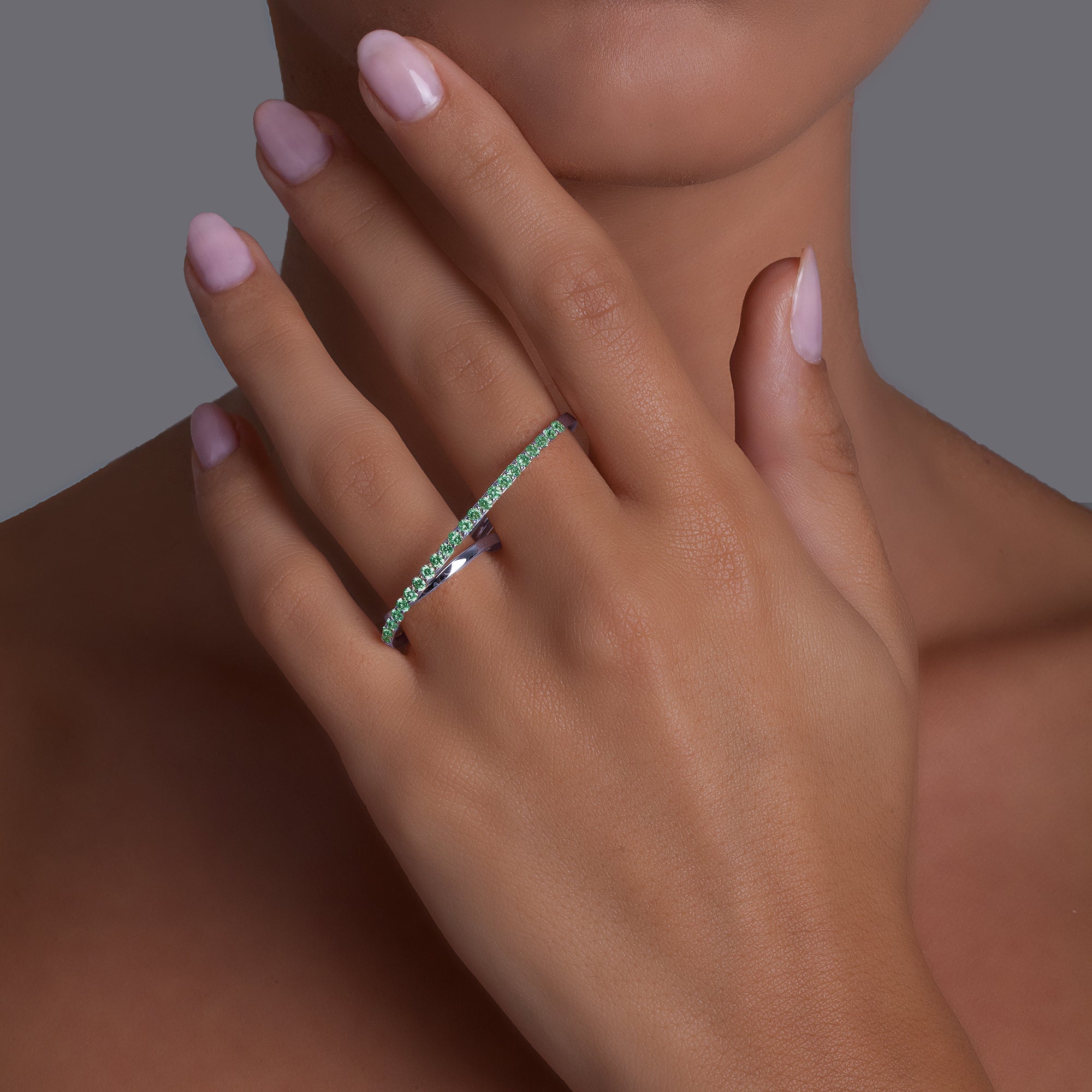Noi White Gold Double Ring With Emeralds