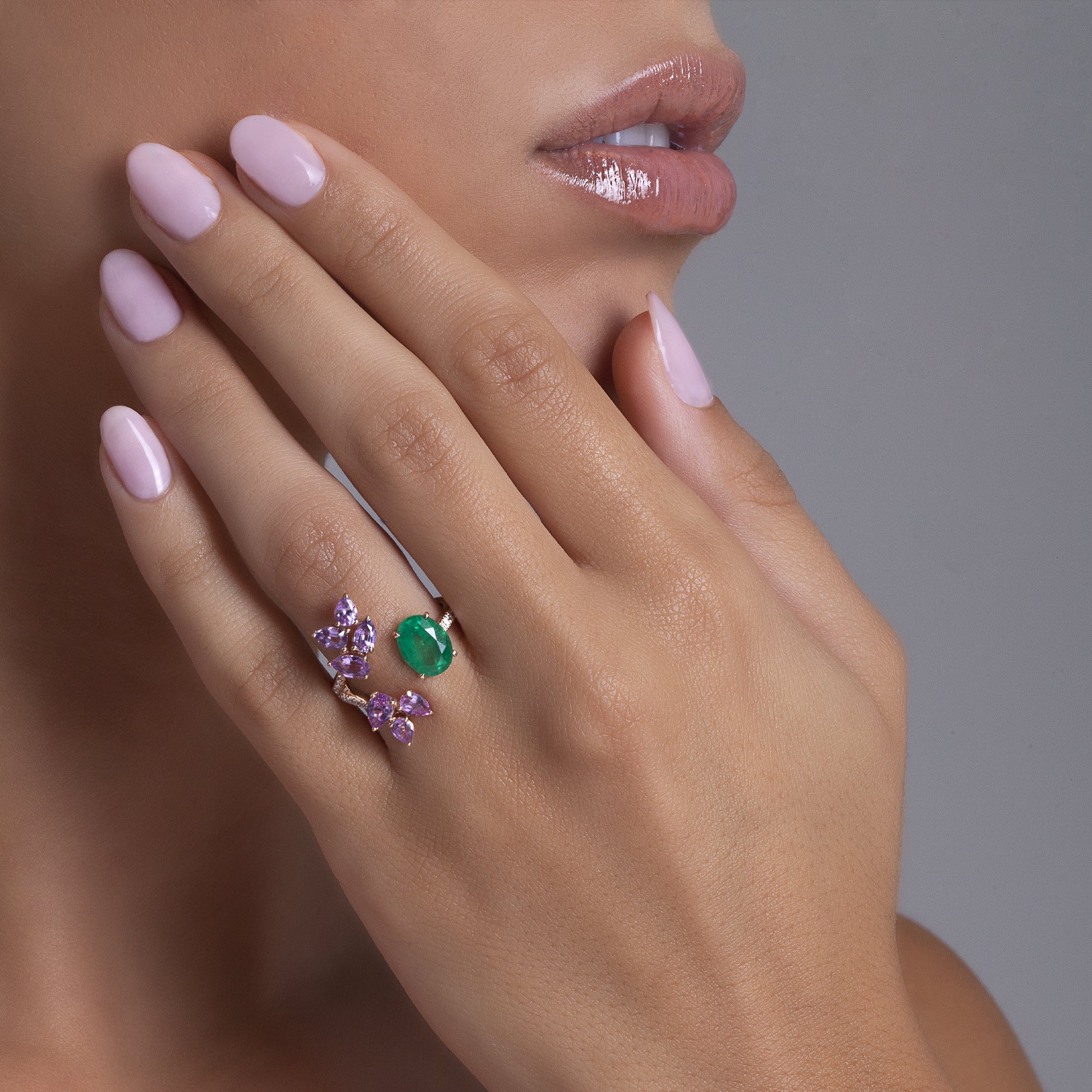 Essenza Rose Gold Ring With Emerald Pink Sapphires Diamonds