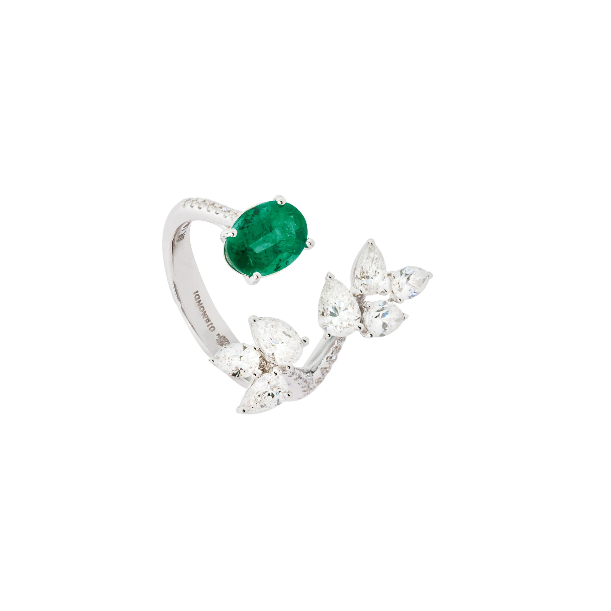 Essenza White Gold Ring With Emerald Diamonds